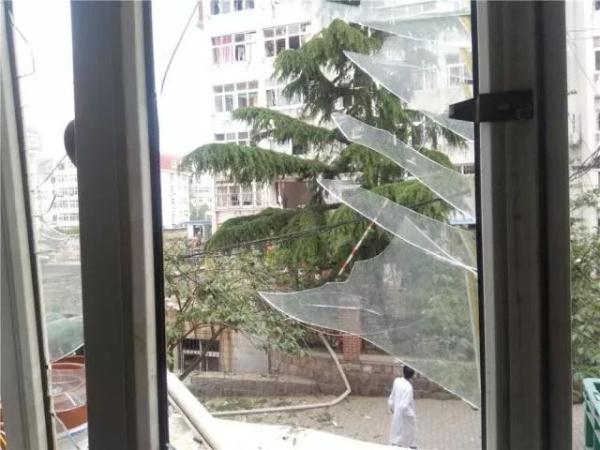突發(fā)！青島一居民樓發(fā)生爆燃！已造1人死亡，7人受傷！3公里外有震感…
