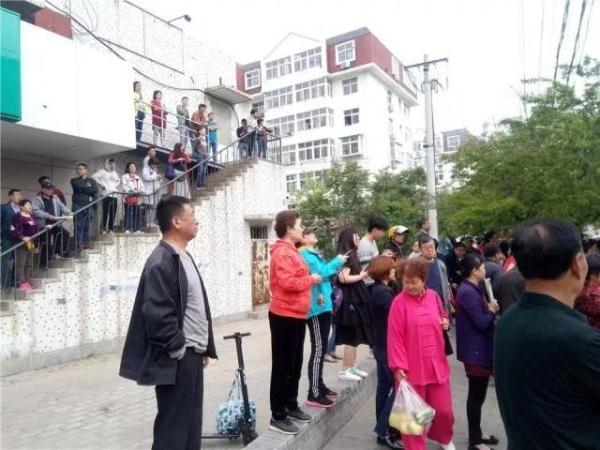 突發(fā)！青島一居民樓發(fā)生爆燃！已造1人死亡，7人受傷！3公里外有震感…