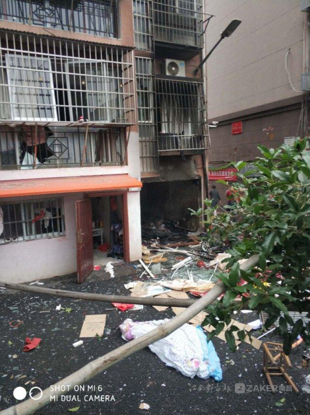 南昌新建區(qū)一小區(qū)煤氣罐爆炸， 4 人受傷